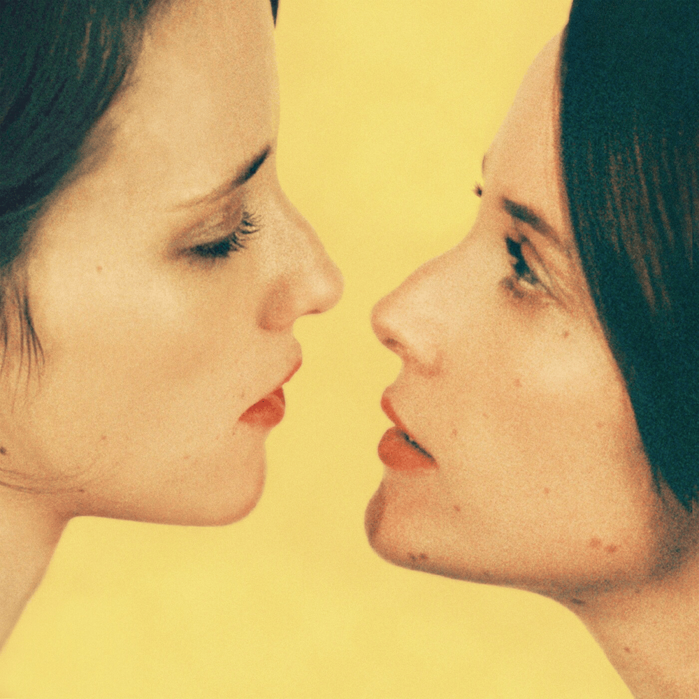 paroles Emma Louise God Between Us